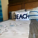 Cozy Beach Townhouse-Shared Space- Cash Only