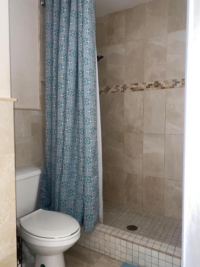 Cozy Townhouse-shared Space- Cash Only * Nassau
